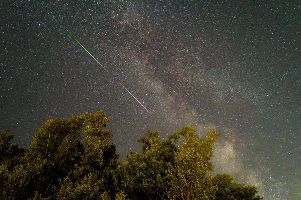 Langit Dihiasi Hujan Meteor Lyrids Usai Lebaran 2026, Jadi Puitis!