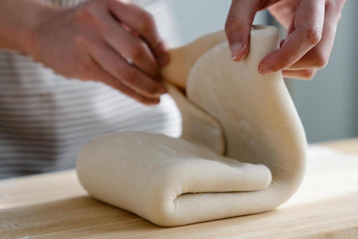 ilustrasi adonan bentuk amplop 