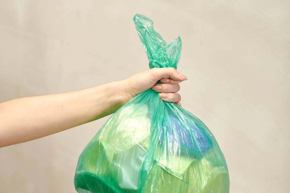 ilustrasi kresek sekali pakai