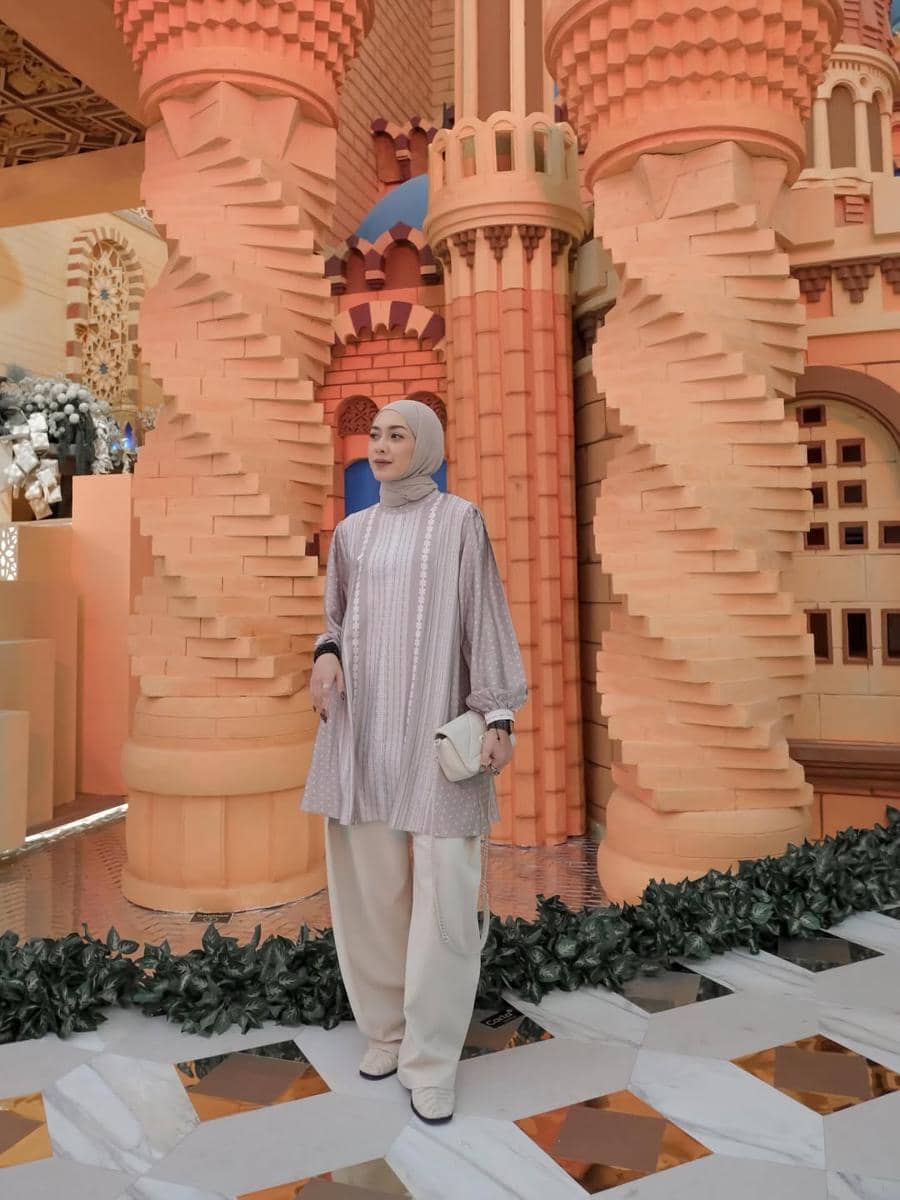 Gaya Lebaran ala Richa Iskak