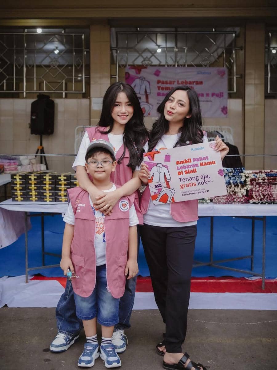 Rachel Vennya ajak Fuji dan Gala di acara berbagi