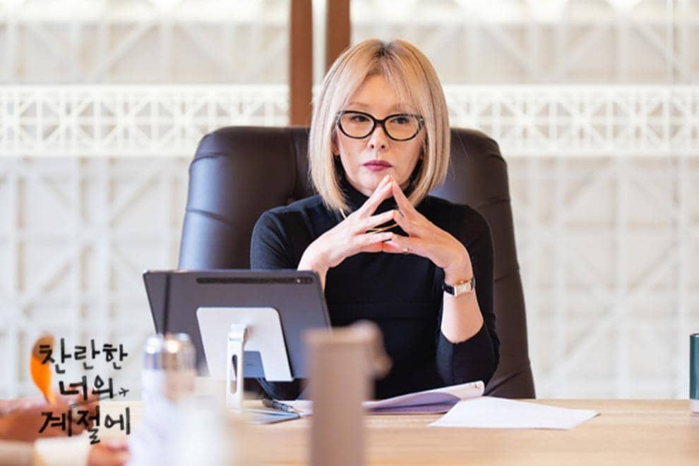 3 Dampak Menyembunyikan Penyakit di In Your Radiant Season, Menyesal?