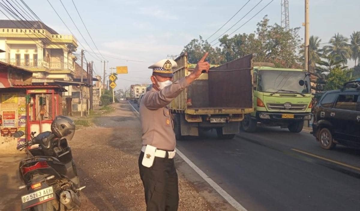 Kemacetan di Jalan Lintas Timur Sumatra Palembang-Betung