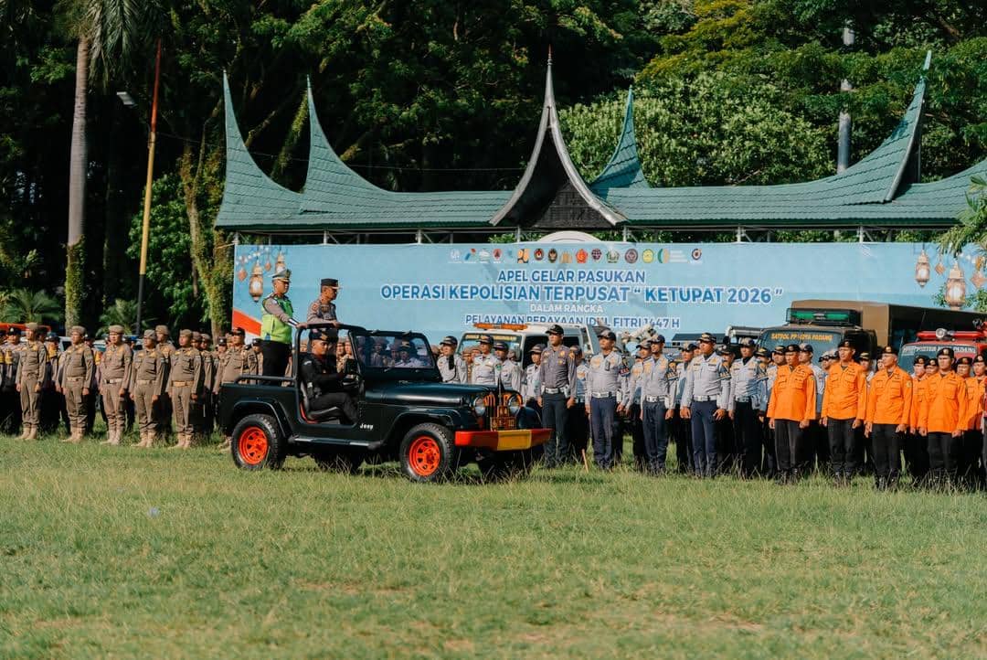 Kapolda Sumbar melakukan pengecekan pasukan yang akan melakukan pengamanan arus mudik lebaran Idul Fitri 2026