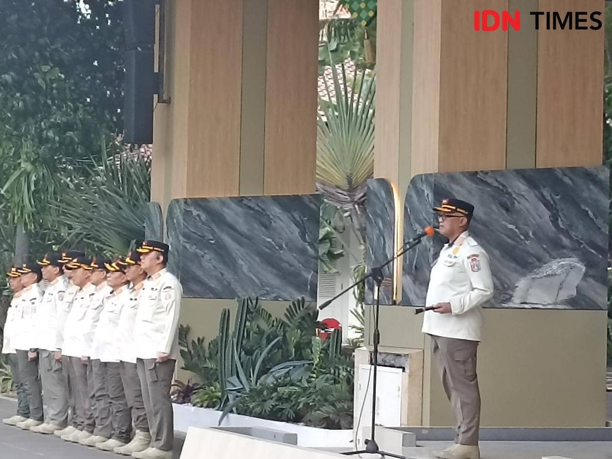 Kepala Satuan Polisi Pamong Praja (Kasatpol PP) DKI Jakarta, Satriadi di Balai Kota, Jumat (13/3/2026)/ IDN Times Dini Suciatiningrum 