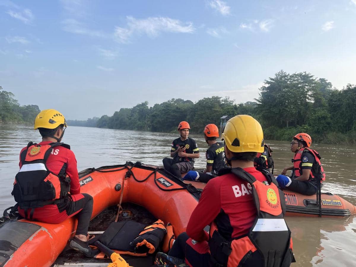 Terpeleset Saat Duduk di Jembatan, Pria di PALI Hilang Tenggelam