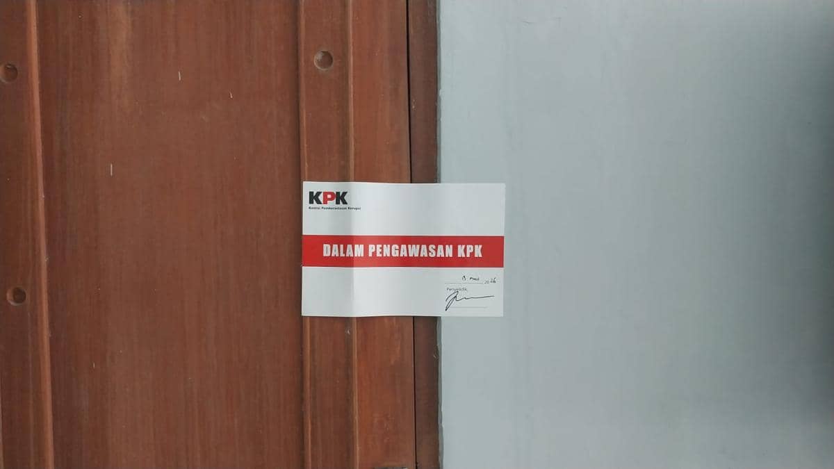 Ruang Sekda Cilacap Disegel KPK, Pejabat Dibawa Pakai Bus ke Polresta Banyumas