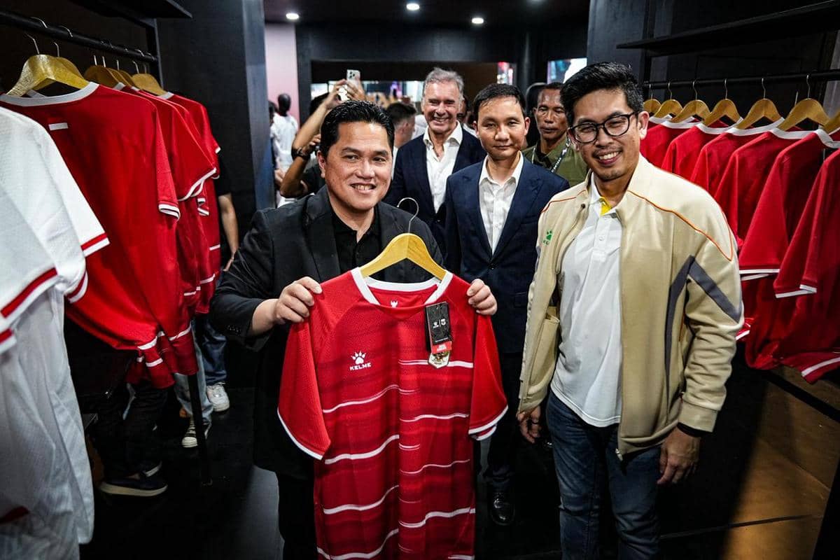 Ketum PSSI, Erick Thohir, di peluncuran jersey terbaru Timnas Indonesia gubahan Kelme