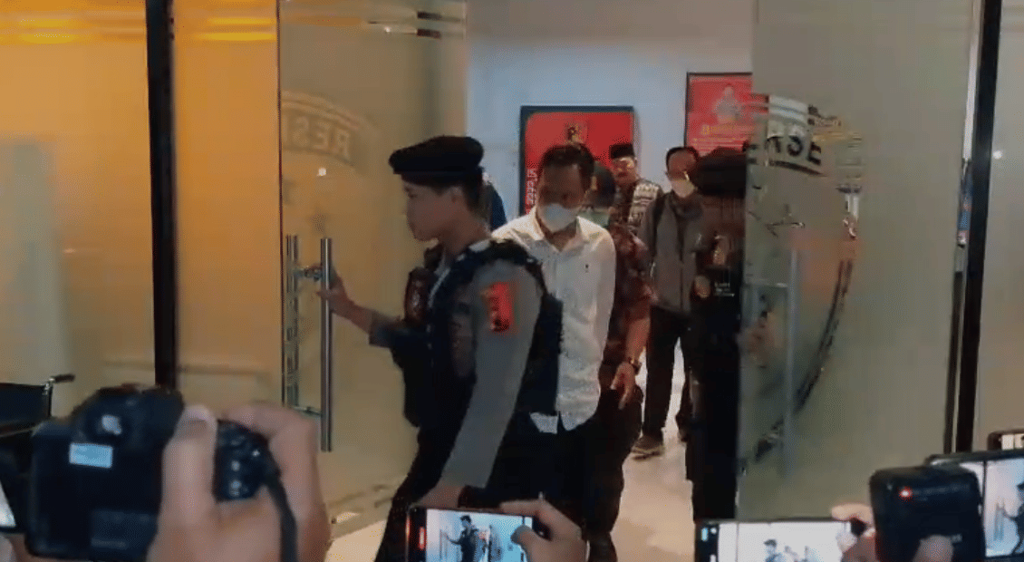 Detik-detik Bupati Cilacap Keluar Ruang Reskrim Polresta Banyumas, Langsung Dibawa KPK!