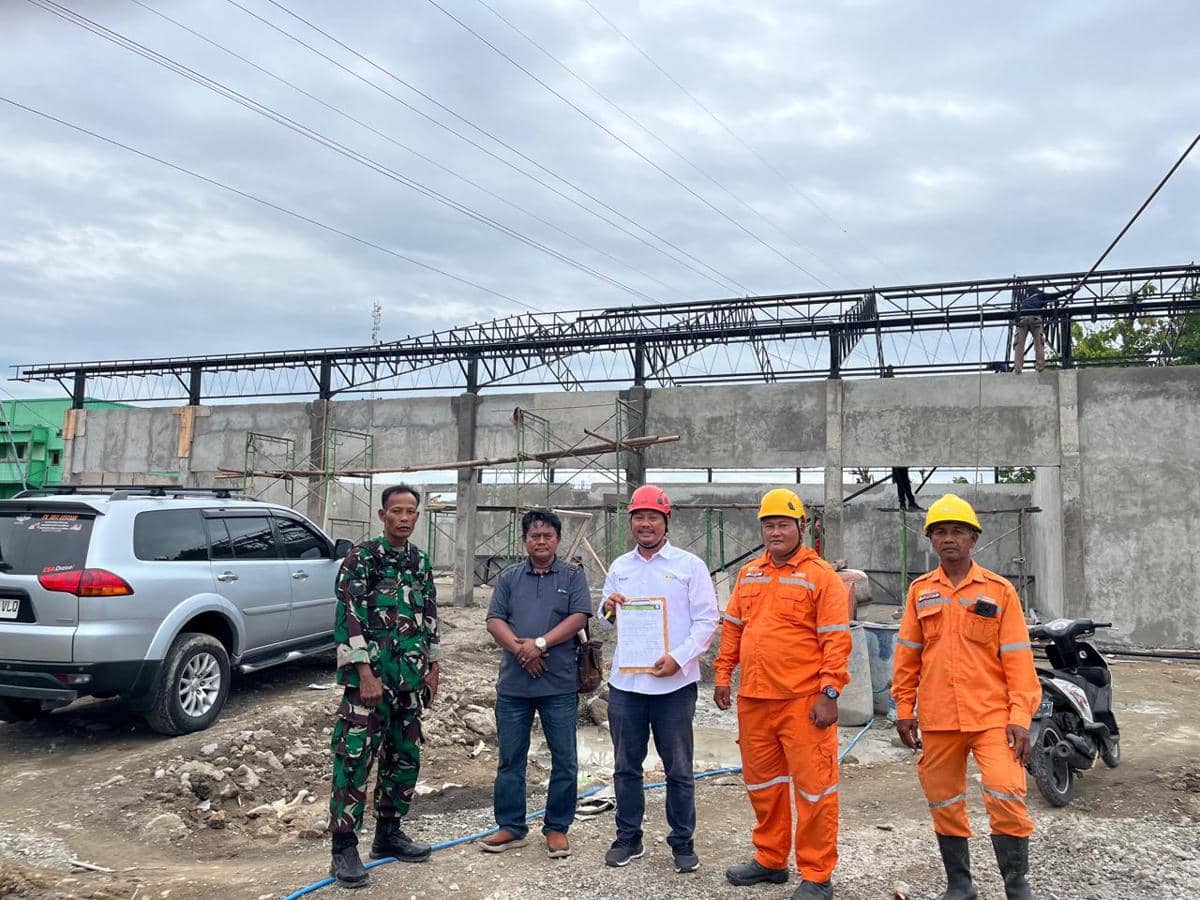 pln, pln salatiga, transmisi pln, petugas pln