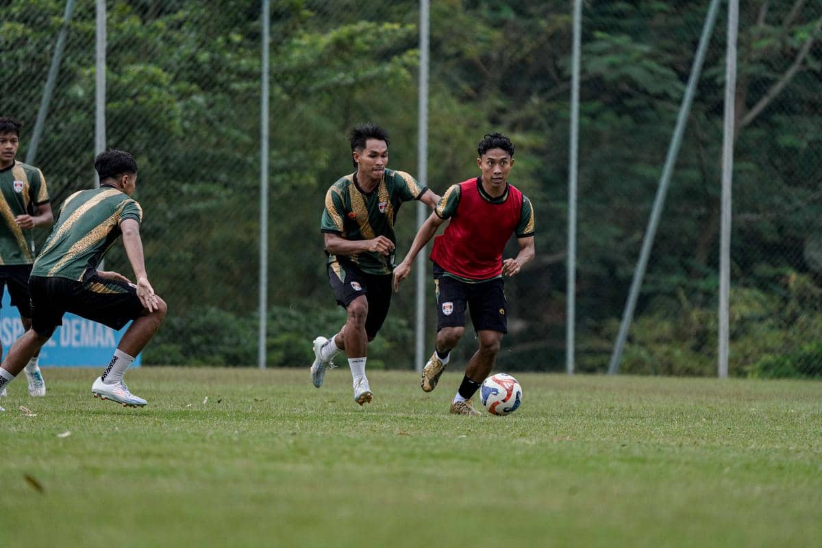 kendal tornado fc, ktfc latihan, pemain ktfc