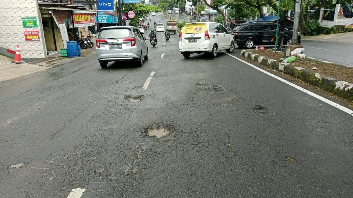 jalan rusak, jalan berlubang, perbaikan jalan, jalan semarang, dpu semarang