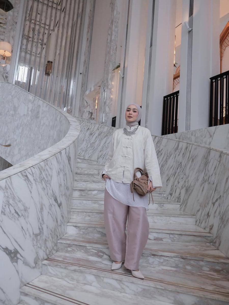 Mix and Match Lebaran Pakai Celana ala Richa Iskak