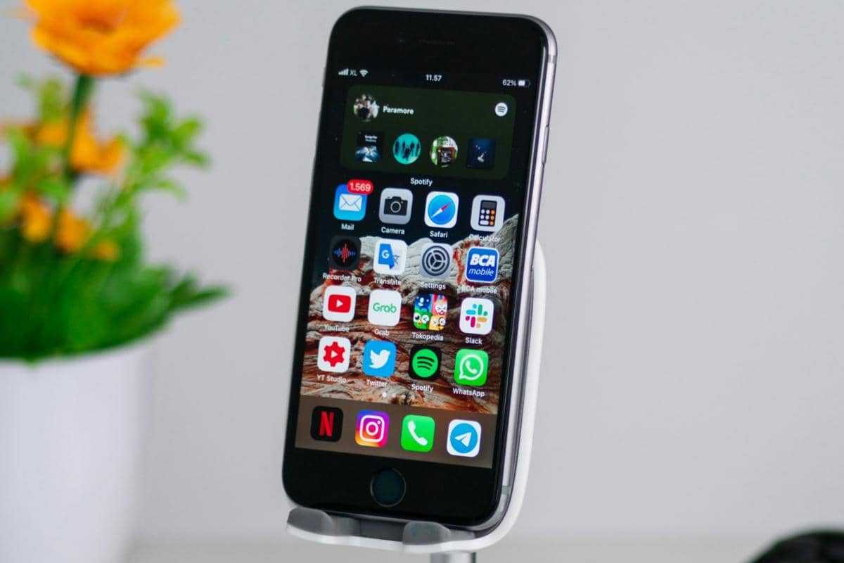 ilustrasi holder smartphone