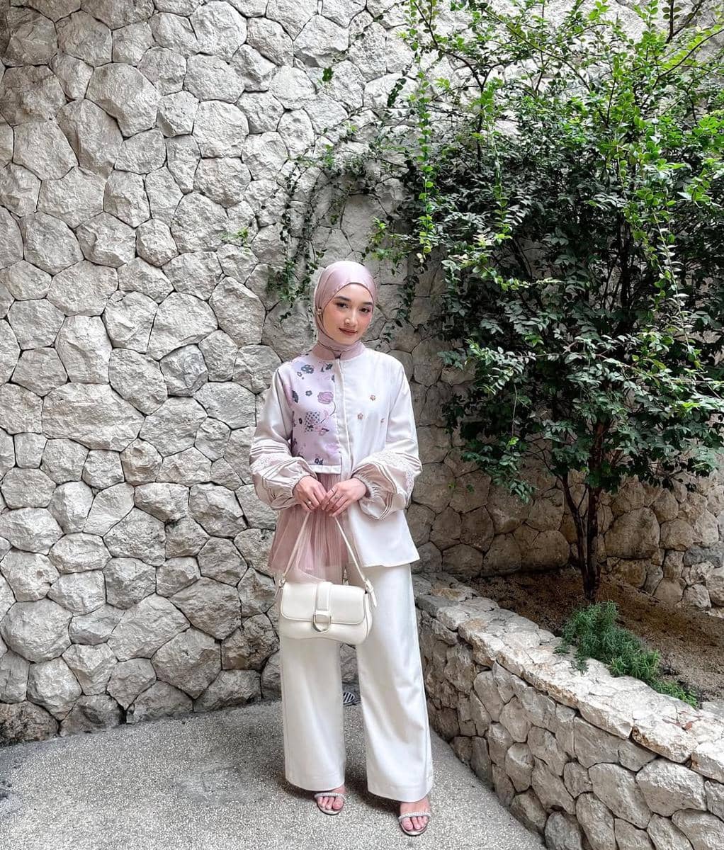 Outfit Lebaran Simpel ala Annisa Berliana