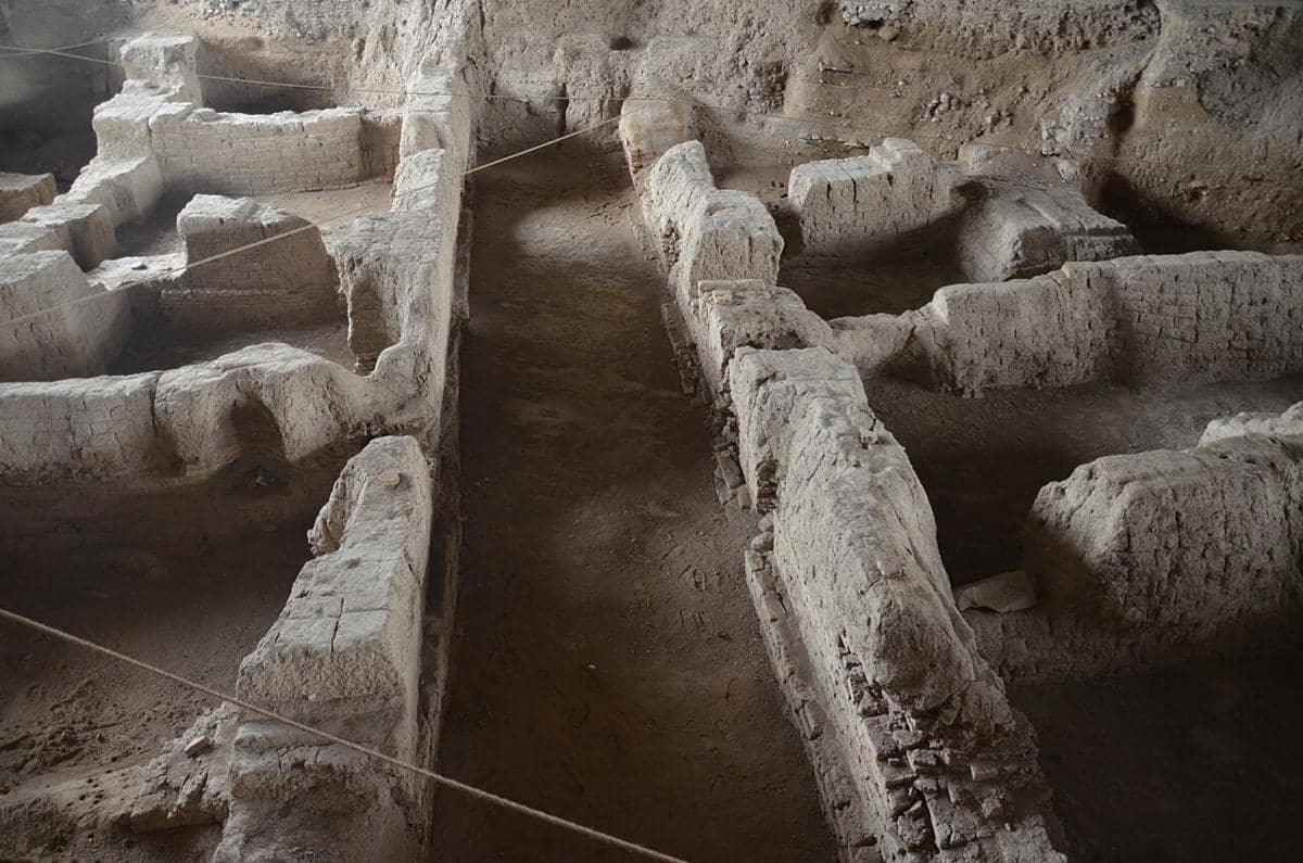 Reruntuhan bersejarah di Hamadan