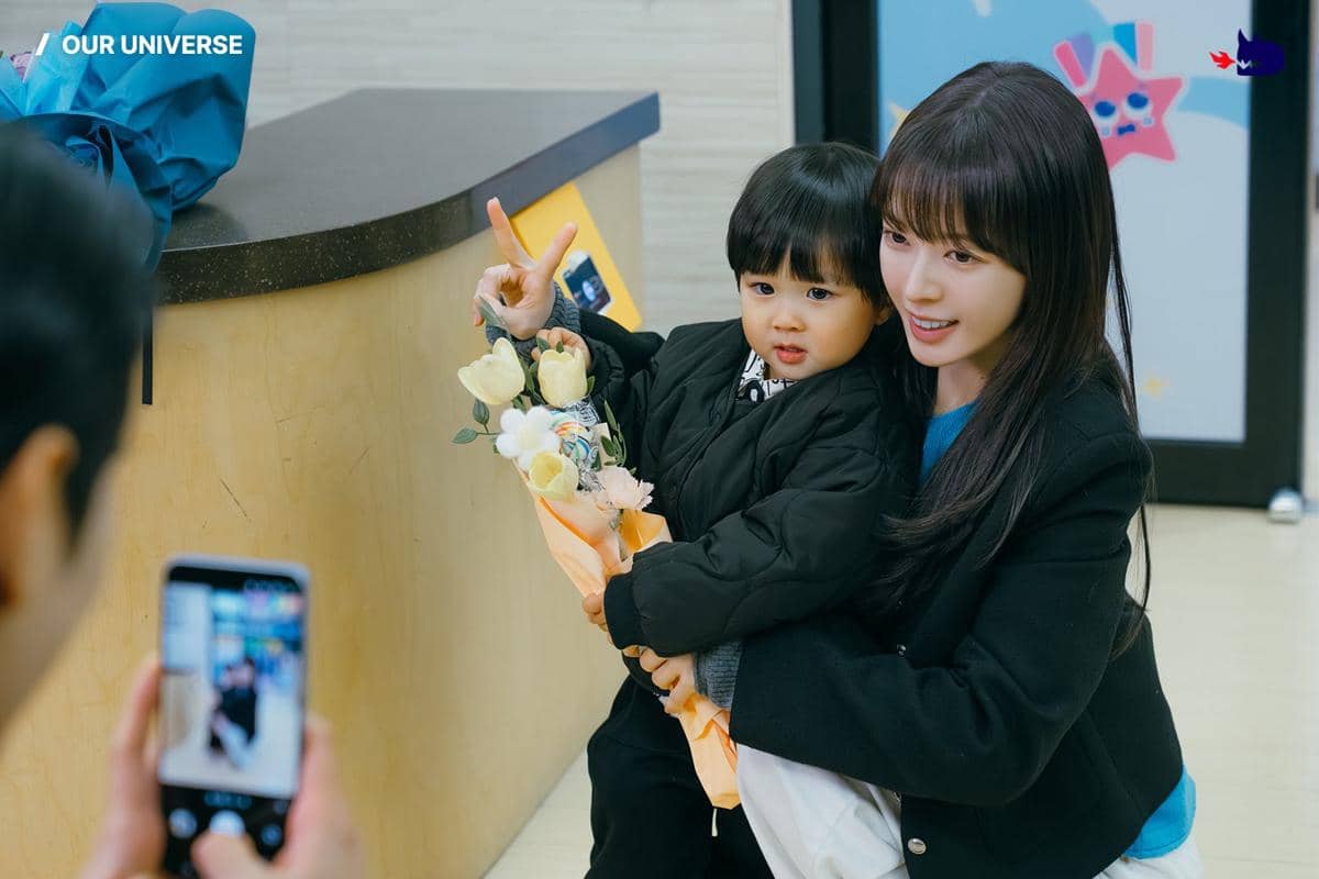 Park Yoo Ho dan Roh Jeong Eui di Our Universe