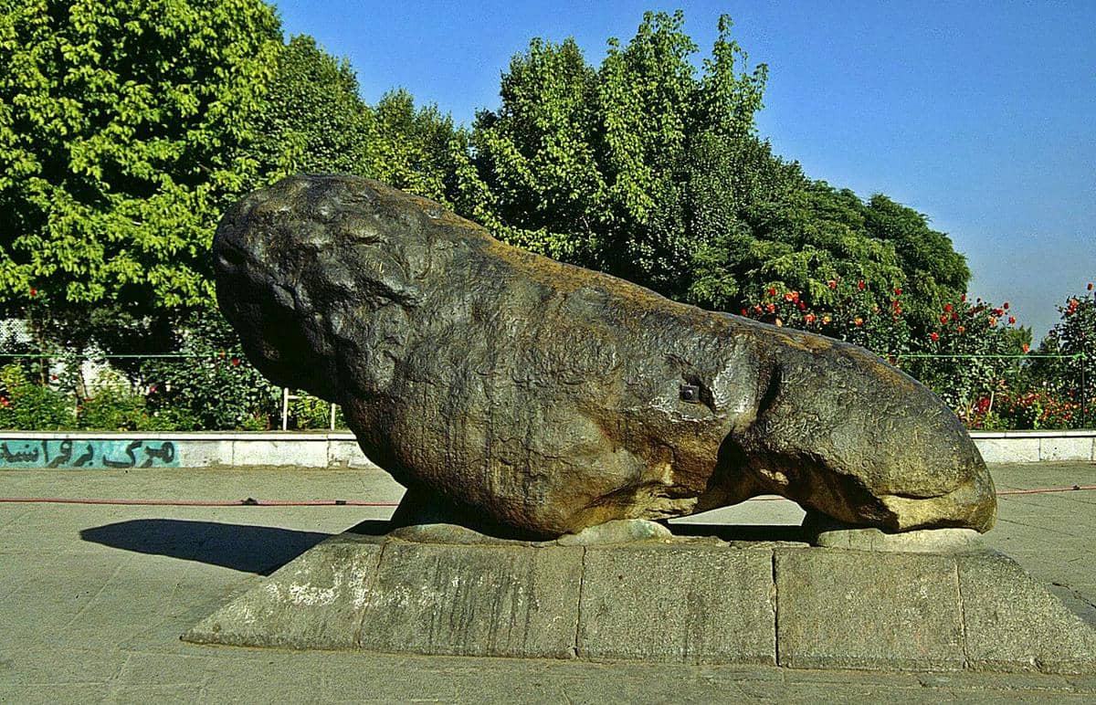 Patung Singa Batu Parthia