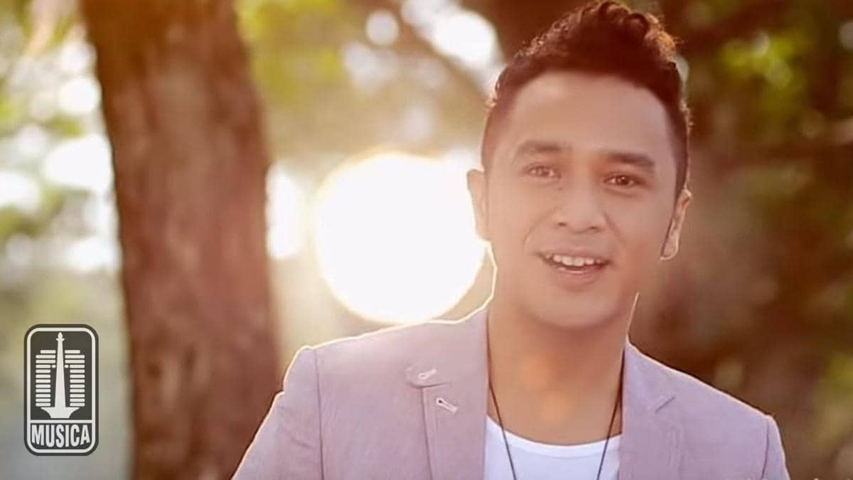 cuplikan video klip "Lagu Cinta"