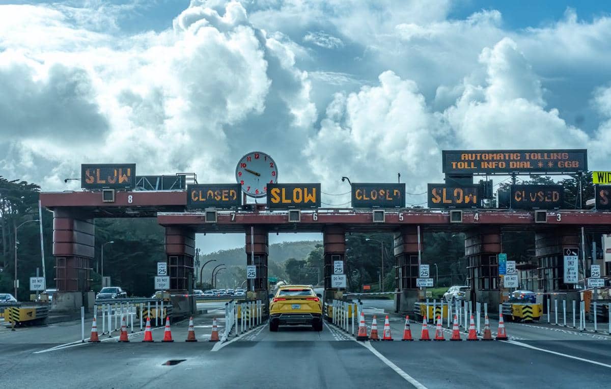 ilustrasi gerbang tol