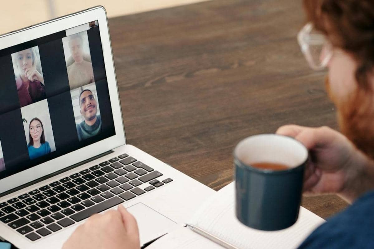 ilustrasi online briefing