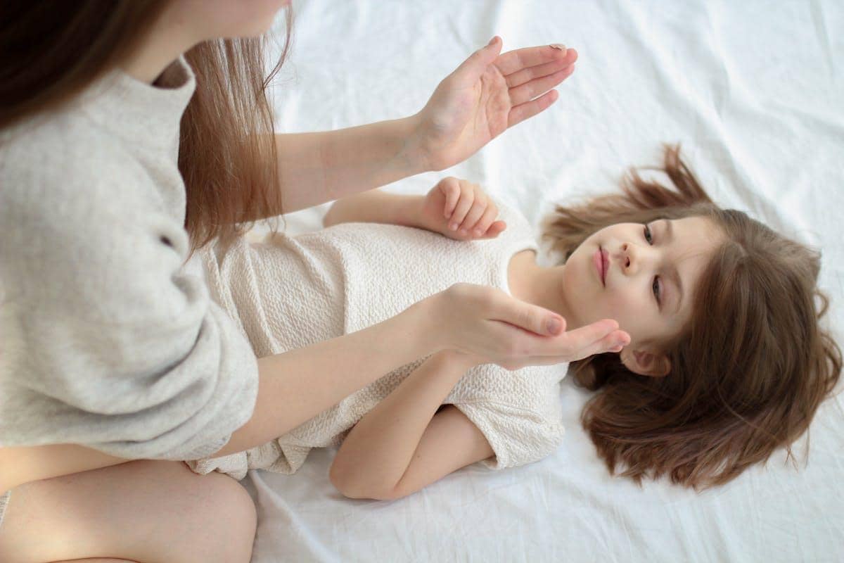 ilustrasi cara menjelaskan kematian pada anak usia dini 