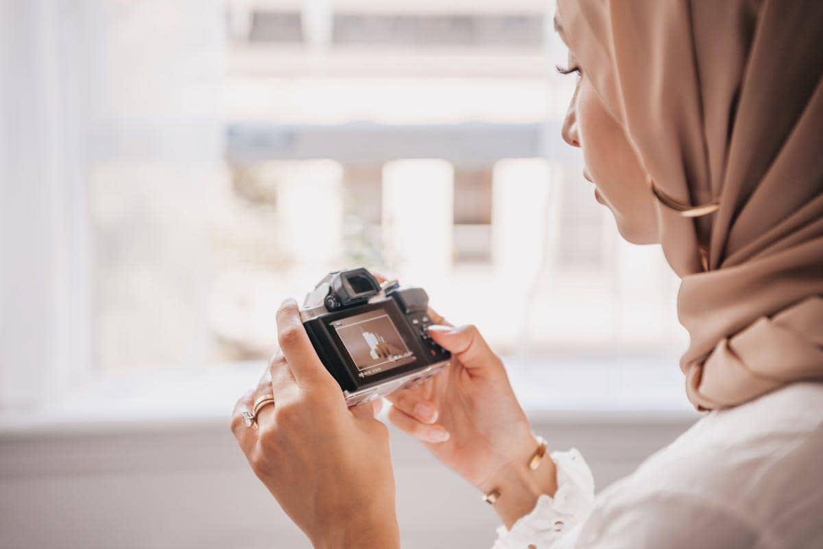 ilustrasi membantu dokumentasi keluarga 