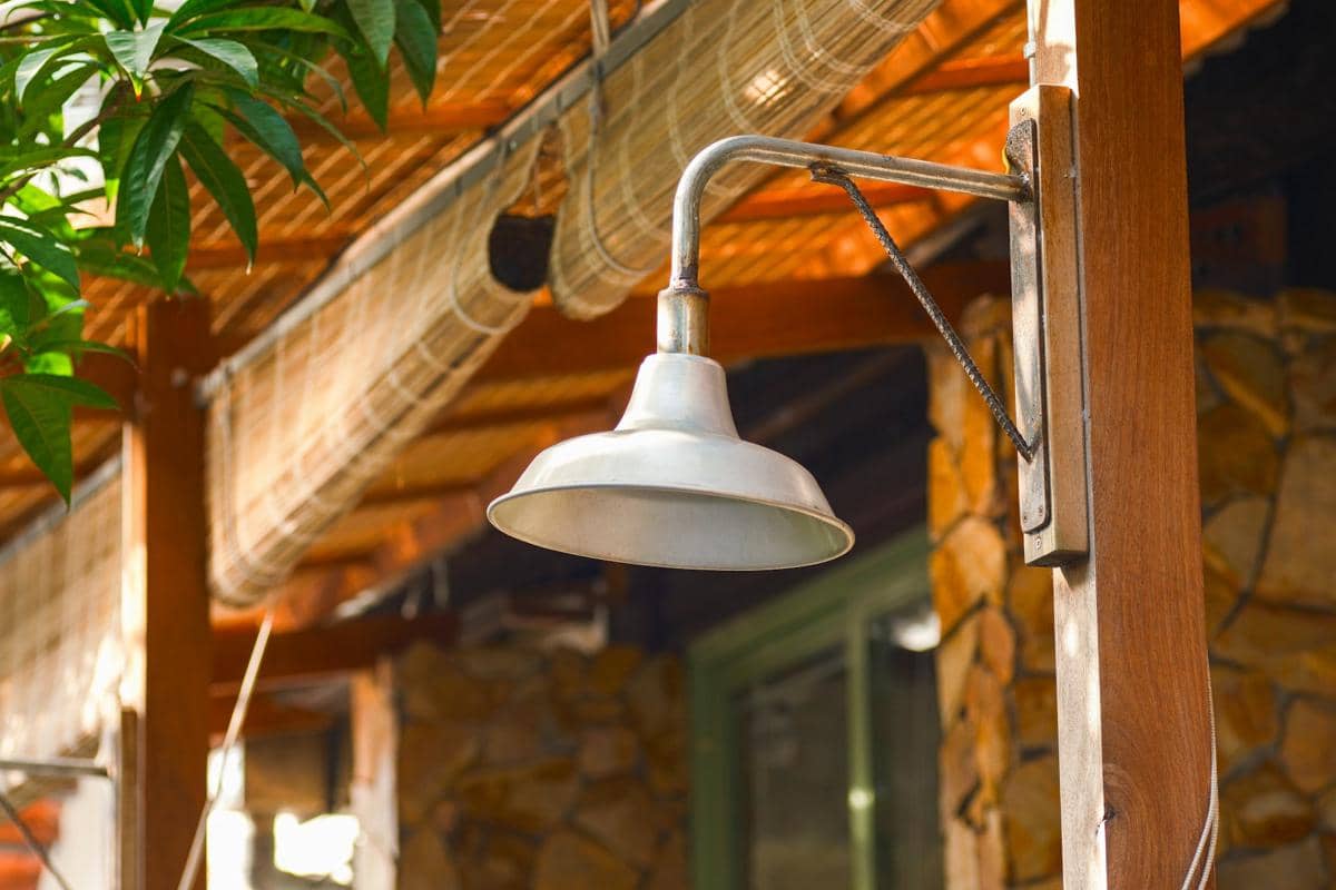 6 Cara Mengatur Lampu Rumah saat Ditinggal Mudik