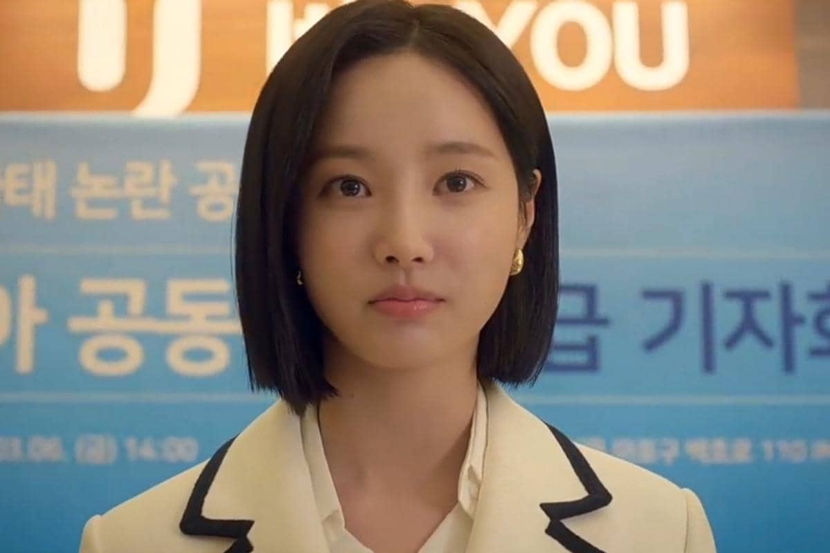 Still cut Love Phobia