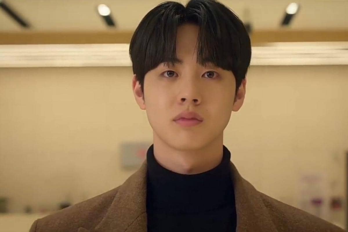 Still cut Love Phobia