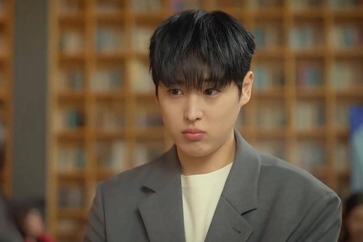 Still cut Love Phobia