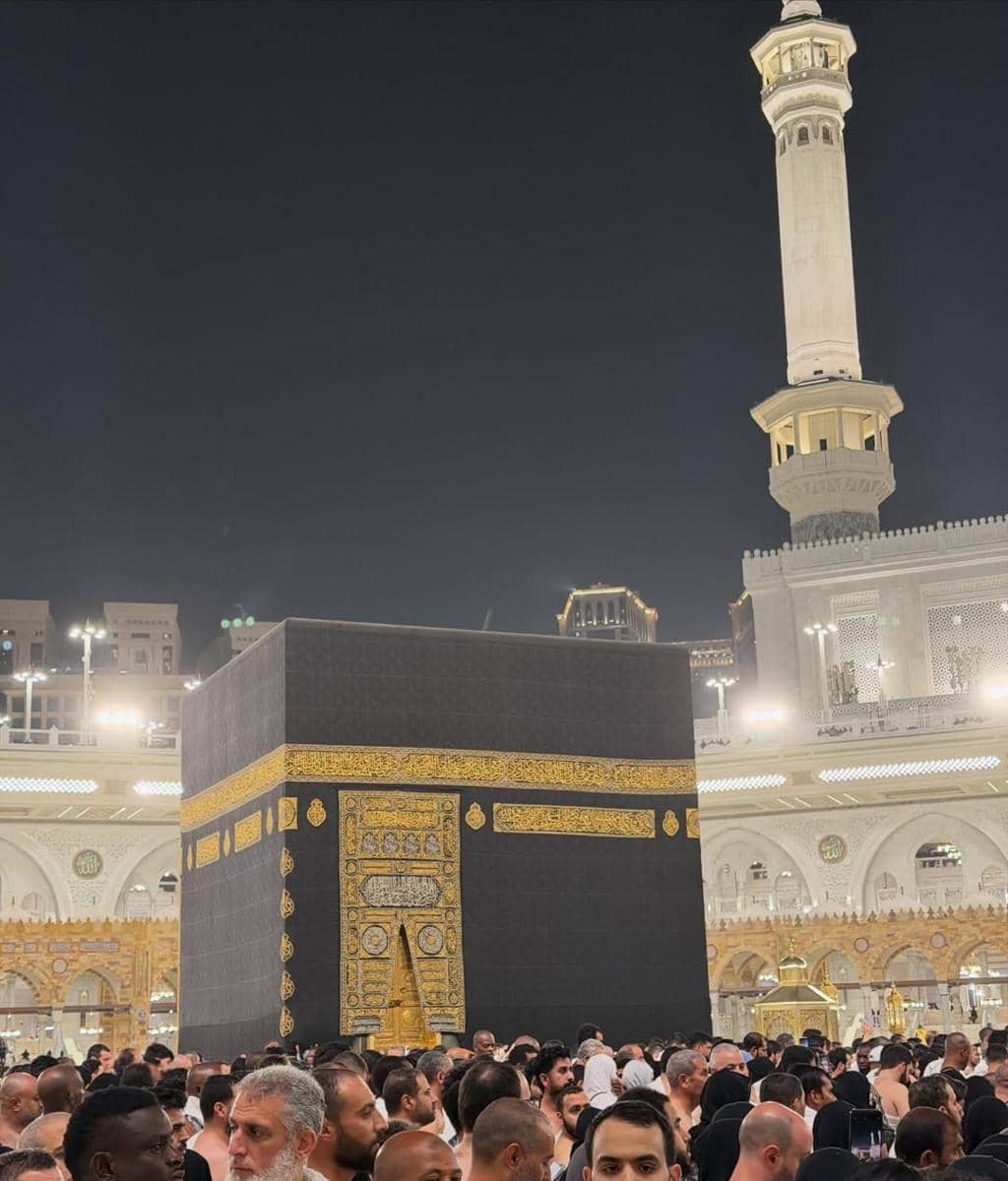 Wanda Hara melakukan tawaf di malam ke-25 Ramadan 2026