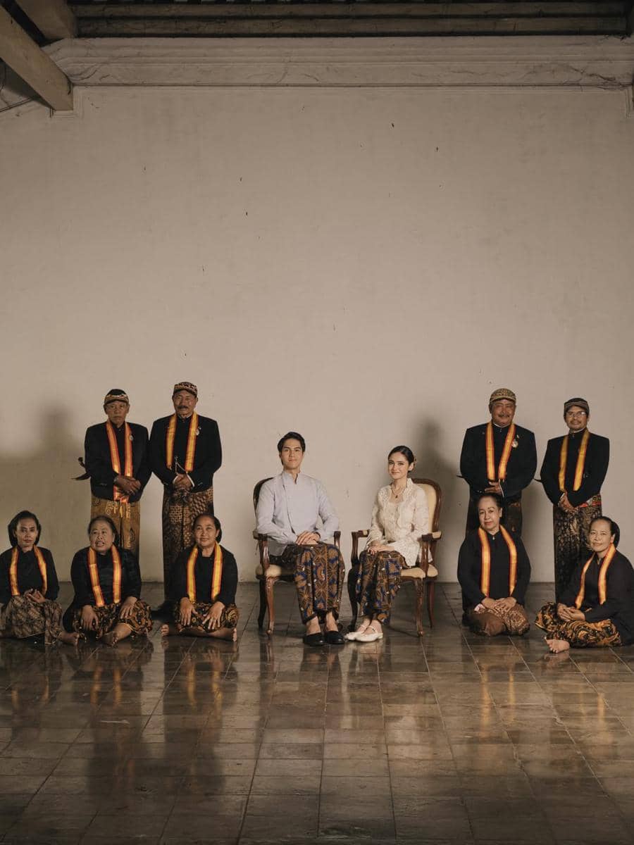Prewedding El Rumi dan Syifa Hadju bertema budaya Jawa.
