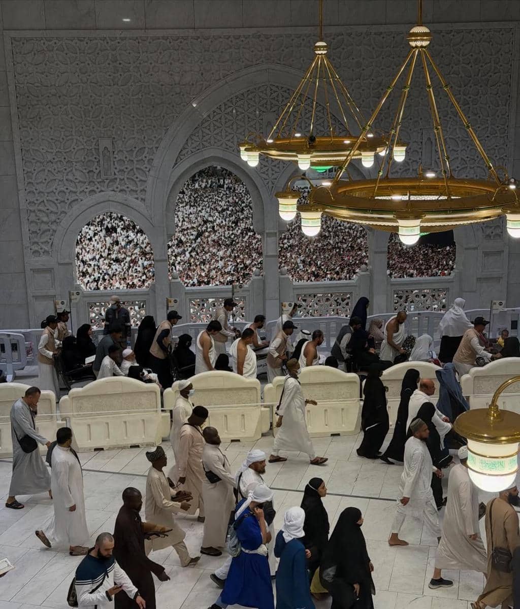 Wanda Hara melakukan tawaf di malam ke-25 Ramadan 2026