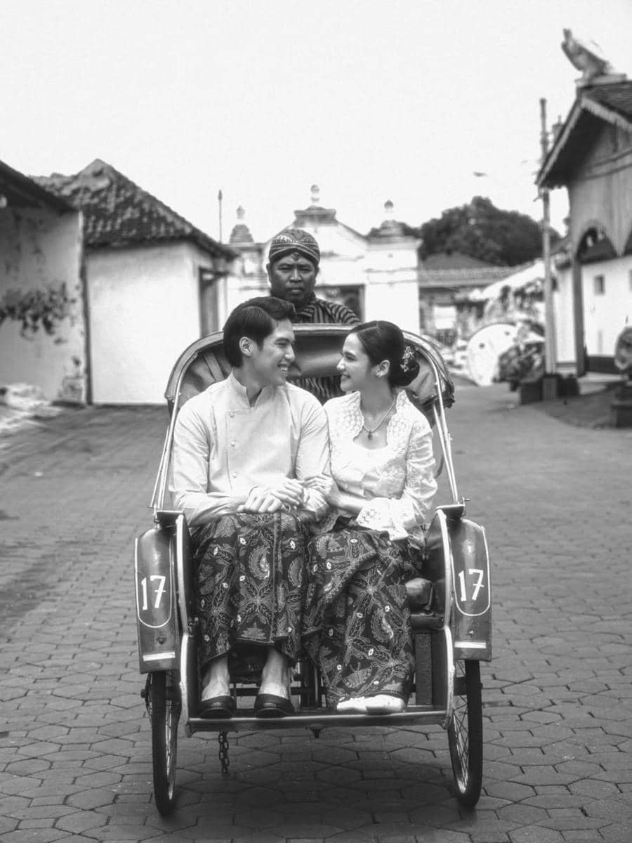 Prewedding El Rumi dan Syifa Hadju bertema budaya Jawa.