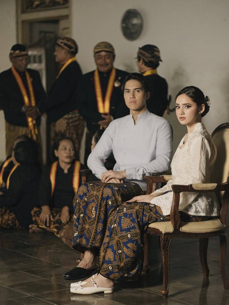 Prewedding El Rumi dan Syifa Hadju bertema budaya Jawa.