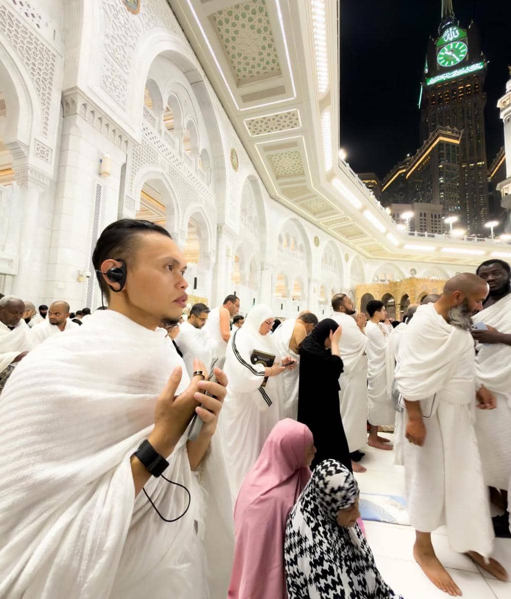 Wanda Hara melakukan tawaf di malam ke-25 Ramadan 2026
