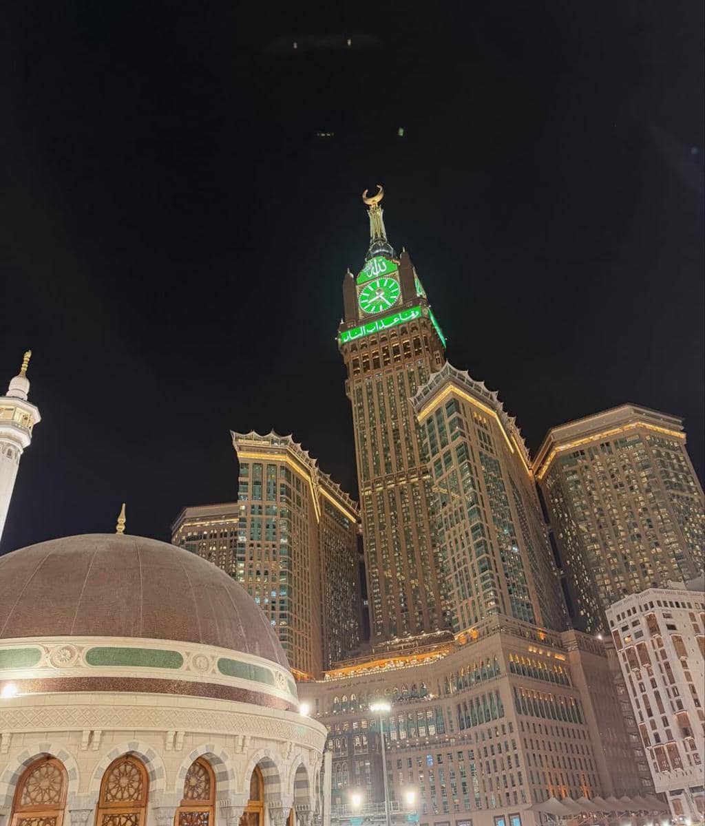 Wanda Hara melakukan tawaf di malam ke-25 Ramadan 2026