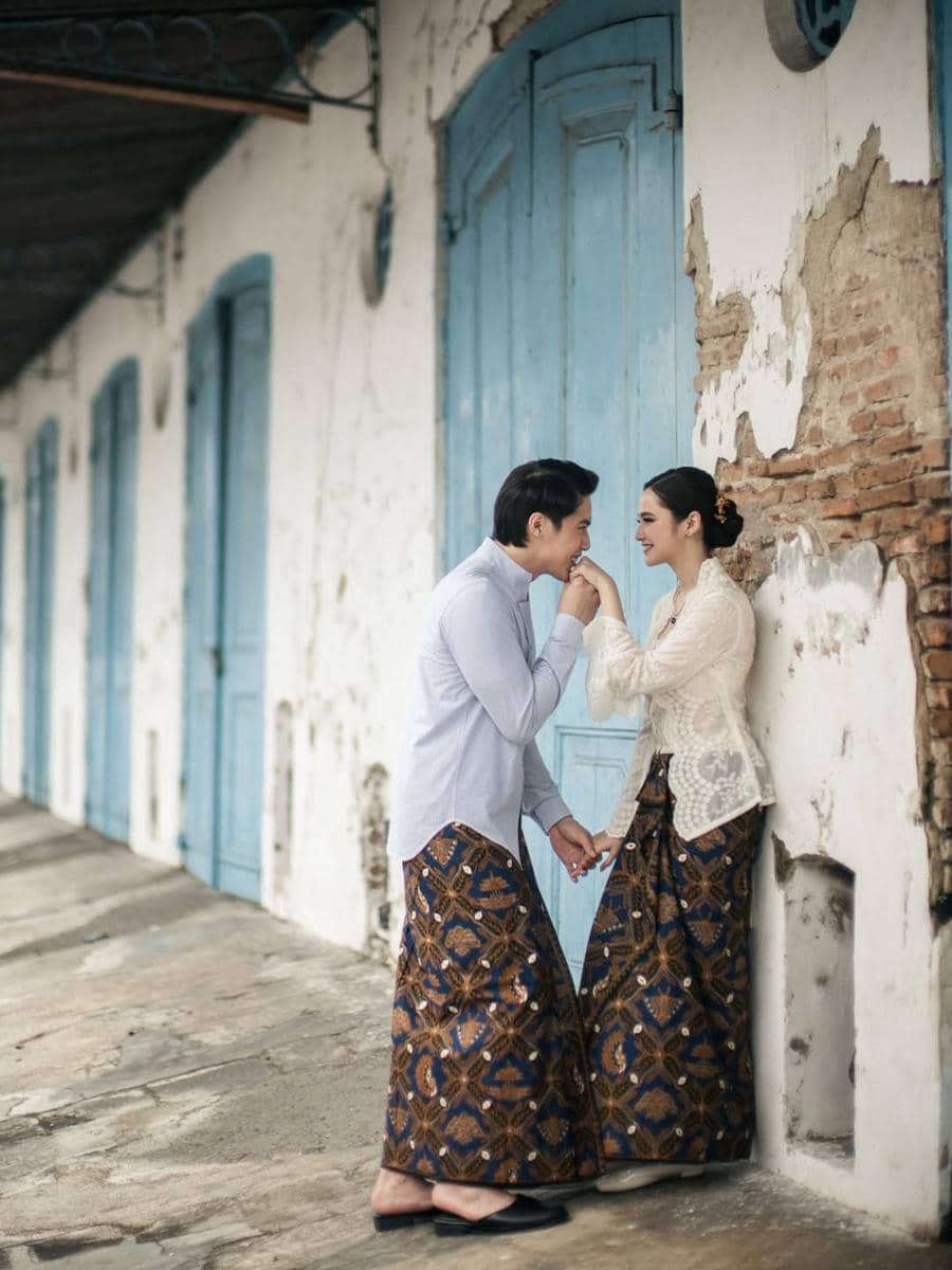 Prewedding El Rumi dan Syifa Hadju bertema budaya Jawa.