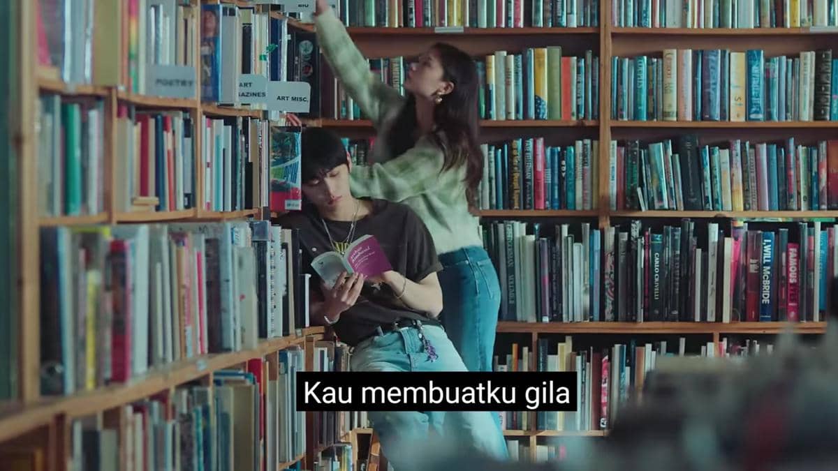 cuplikan MV "But I Like You"