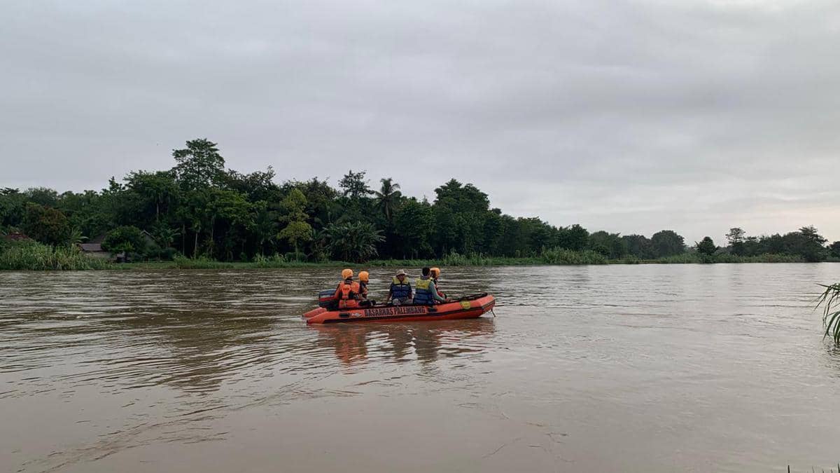 Proses pencarian lansia korban tenggelam di Sungai Komering (Dok: Kantor SAR Palembang)