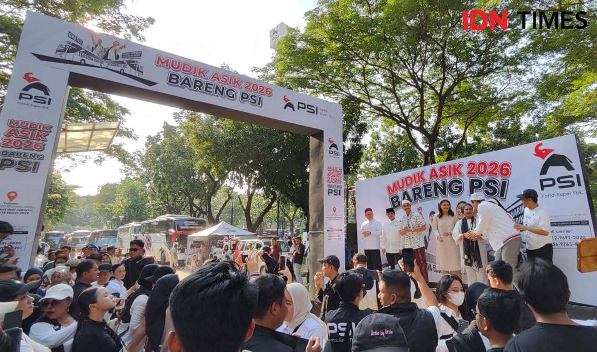 Ketua Umum DPP PSI Kaesang Pangarep bersama jajaran PSI, melepas 11.800 peserta "Mudik Asik 2026 Bareng PSI" di Parkir Timur Senayan Gelora Bung Karno, Jakarta Pusat, Sabtu (14/3/2026)(IDN Times/Yosafat Diva Bayu Wisesa)