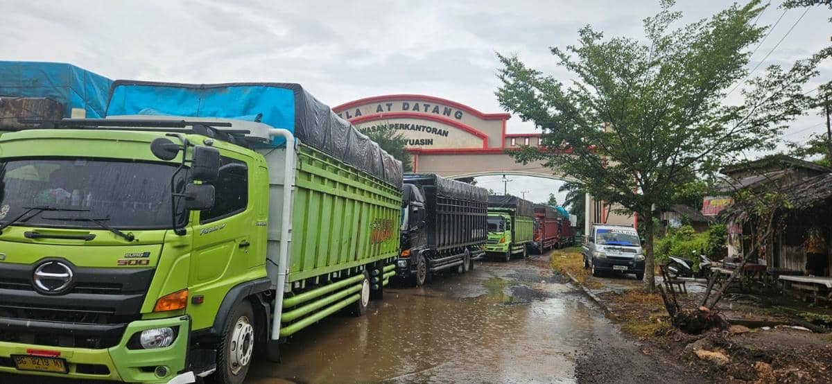 Polisi Kandangkan Truk Sumbu 3 yang Beroperasi Saat Arus Mudik 