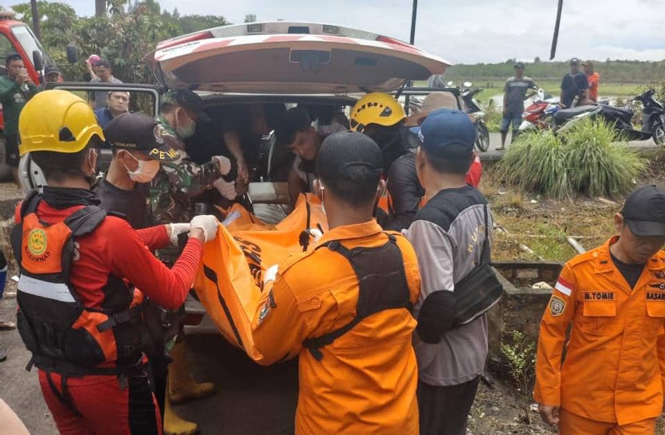 Proses pencarian korban hilang yang terjatuh ke Sungai Lematang (Dok: Kantor SAR Palembang)