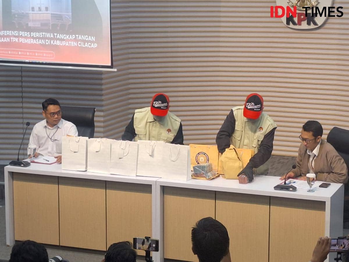 KPK Ungkap Goodie Bag THR Ratusan Juta, Bupati Cilacap Jadi Tersangka