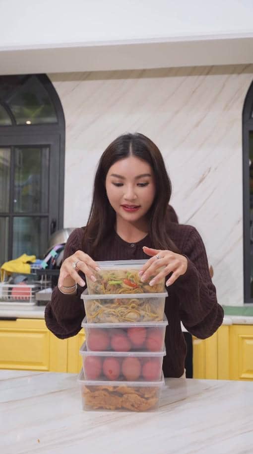 Sarwendah Kasih Kejutan Ultah ke-21 Betrand Peto