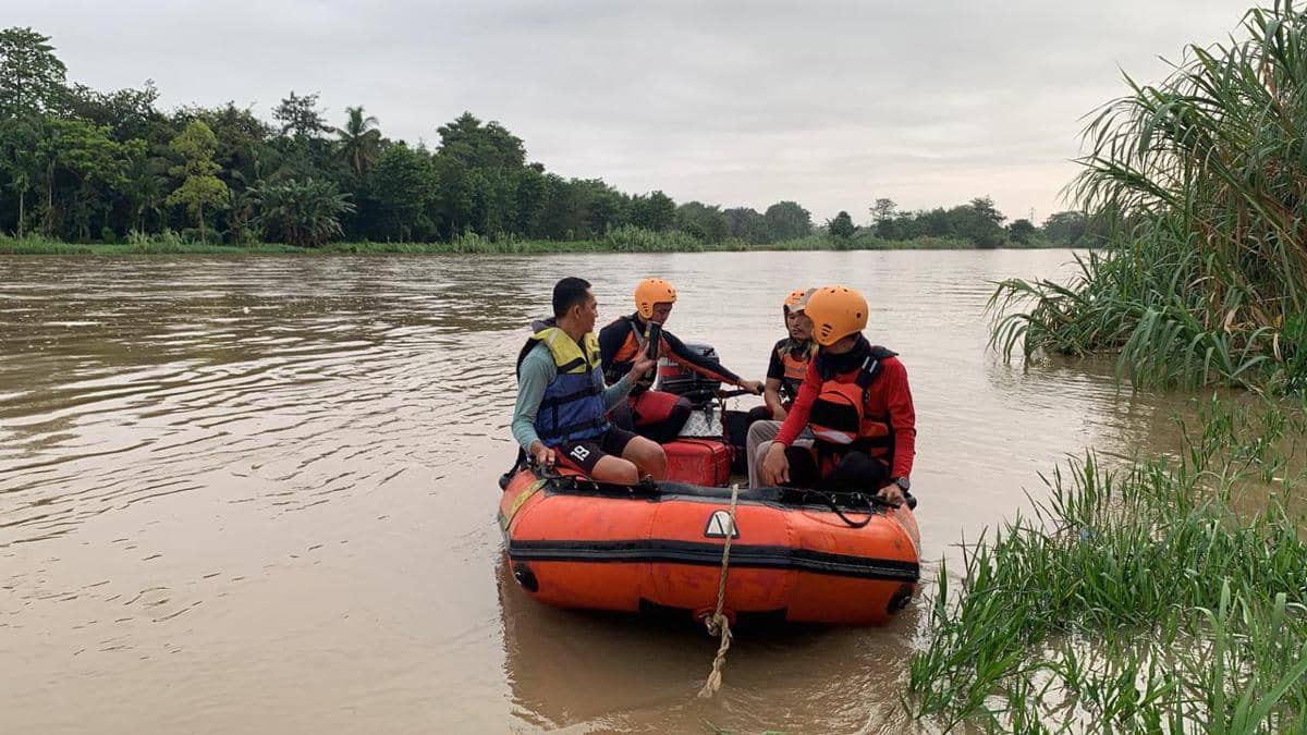 Proses pencarian lansia korban tenggelam di Sungai Komering (Dok: Kantor SAR Palembang)