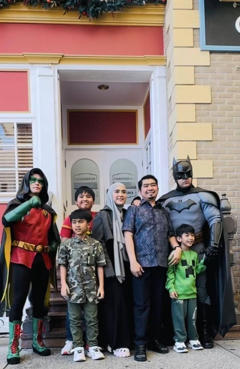 OOTD Keluarga April Jasmine-Ustaz Solmed (instagram.com/apriljasmine85)