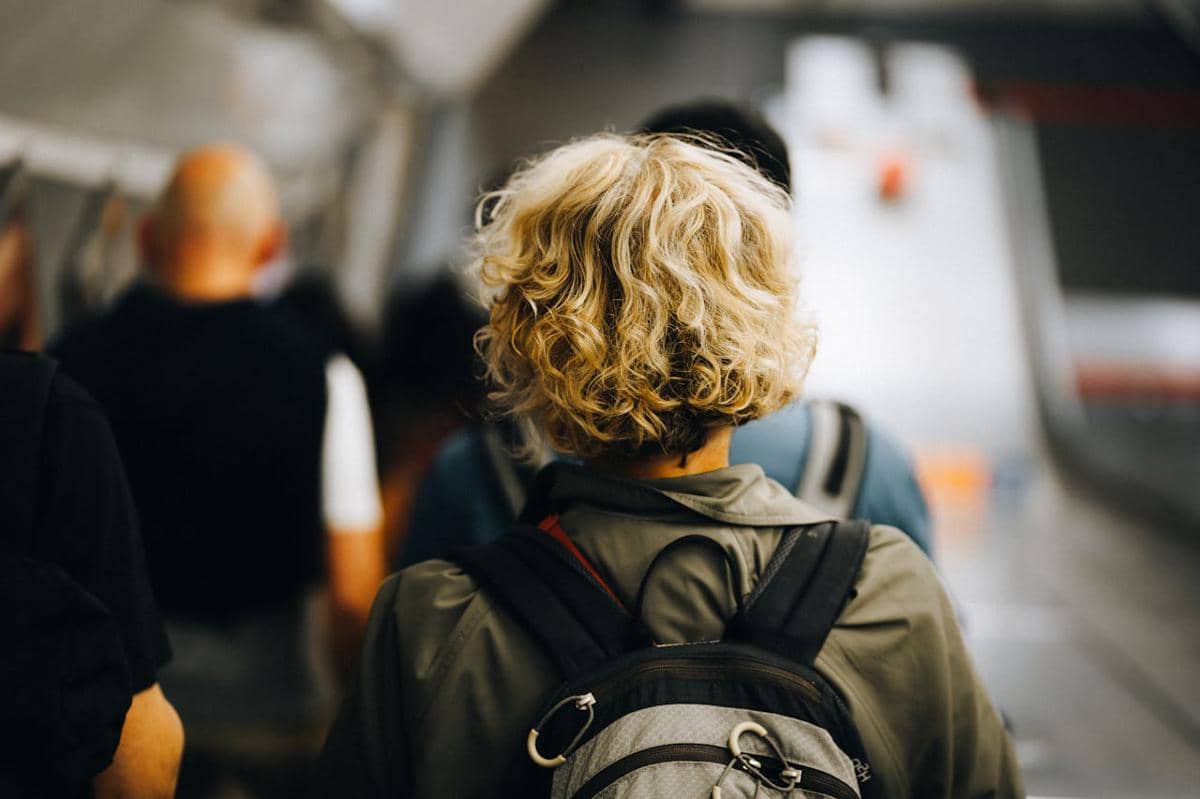 orang-orang berjalan