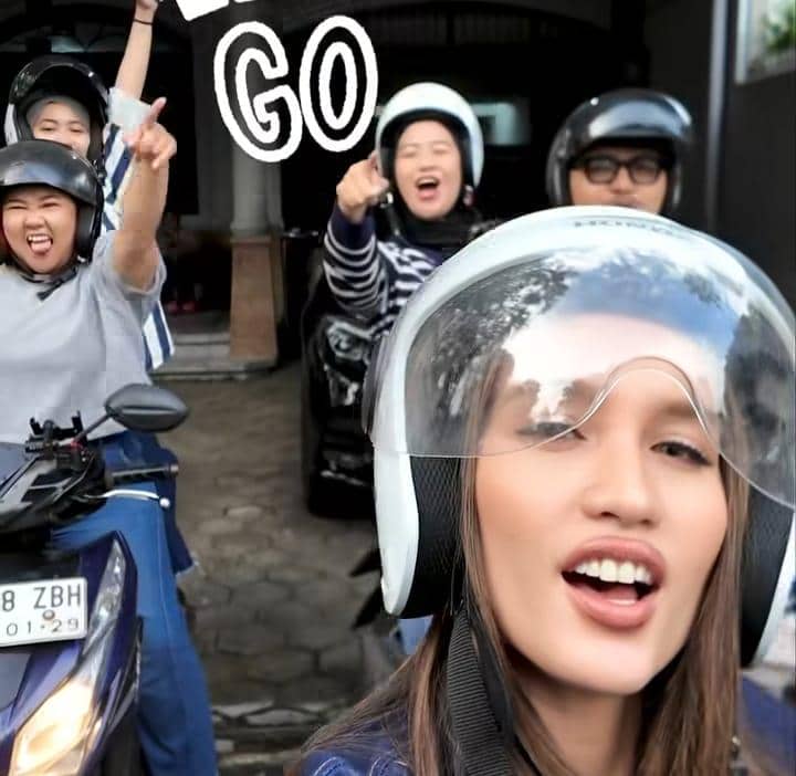 Cinta Laura war takjil di Blok M